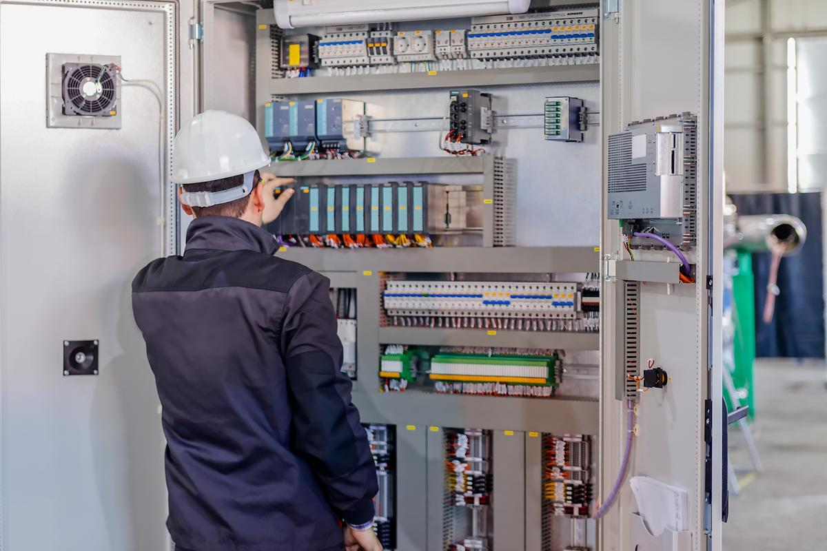 Comissionamento de painéis industriais